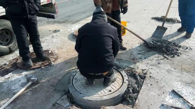 兰州通报新换井盖一碰就碎