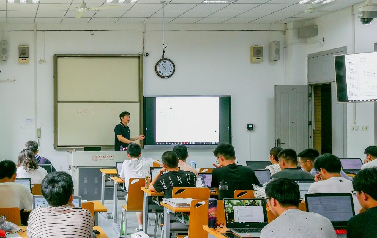 机器人技术重塑教育实践与教学方法的革命之路