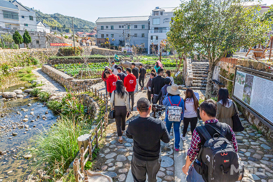 乡村民宿市场繁荣，旅游助力脱贫攻坚之道